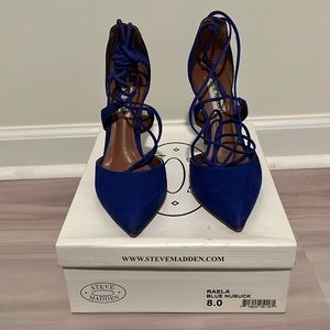Steve Madden blue nubuck pump heel
